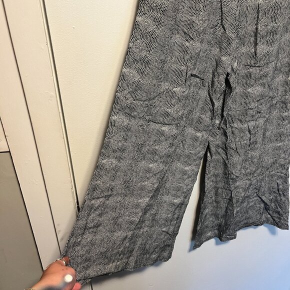 krisa Wide Leg Cropped Pants – Abstract Print Gray/Black – Women’s XS NWT - Picture 5 of 5